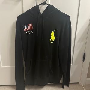 Ralph Lauren Hoodie Men’s size Large, 100% authentic.  Great condition Hoodie.